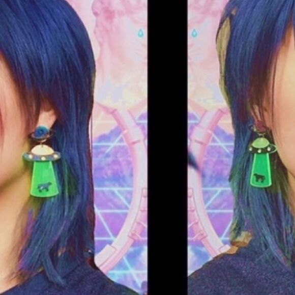 Unique & Quirky UFO Acrylic Earrings Purple Cow Abduction - Picture 3 of 4